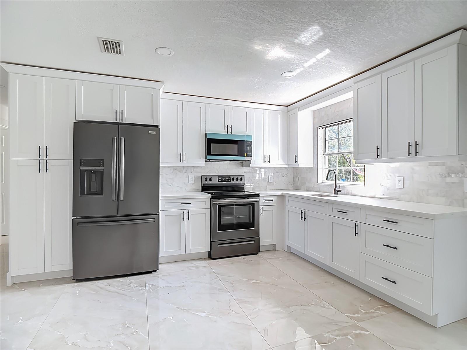 Image 8 of 41 For 201 Valencia Drive