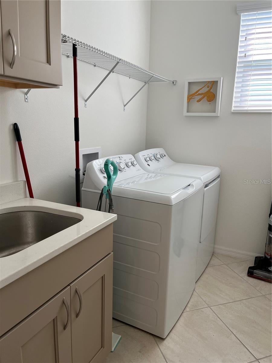 Image 15 of 16 For 9890 99th Loop