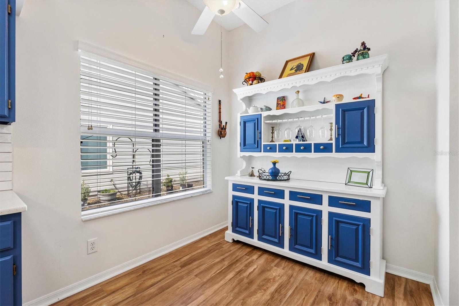 Image 7 of 16 For 711 Agua Way