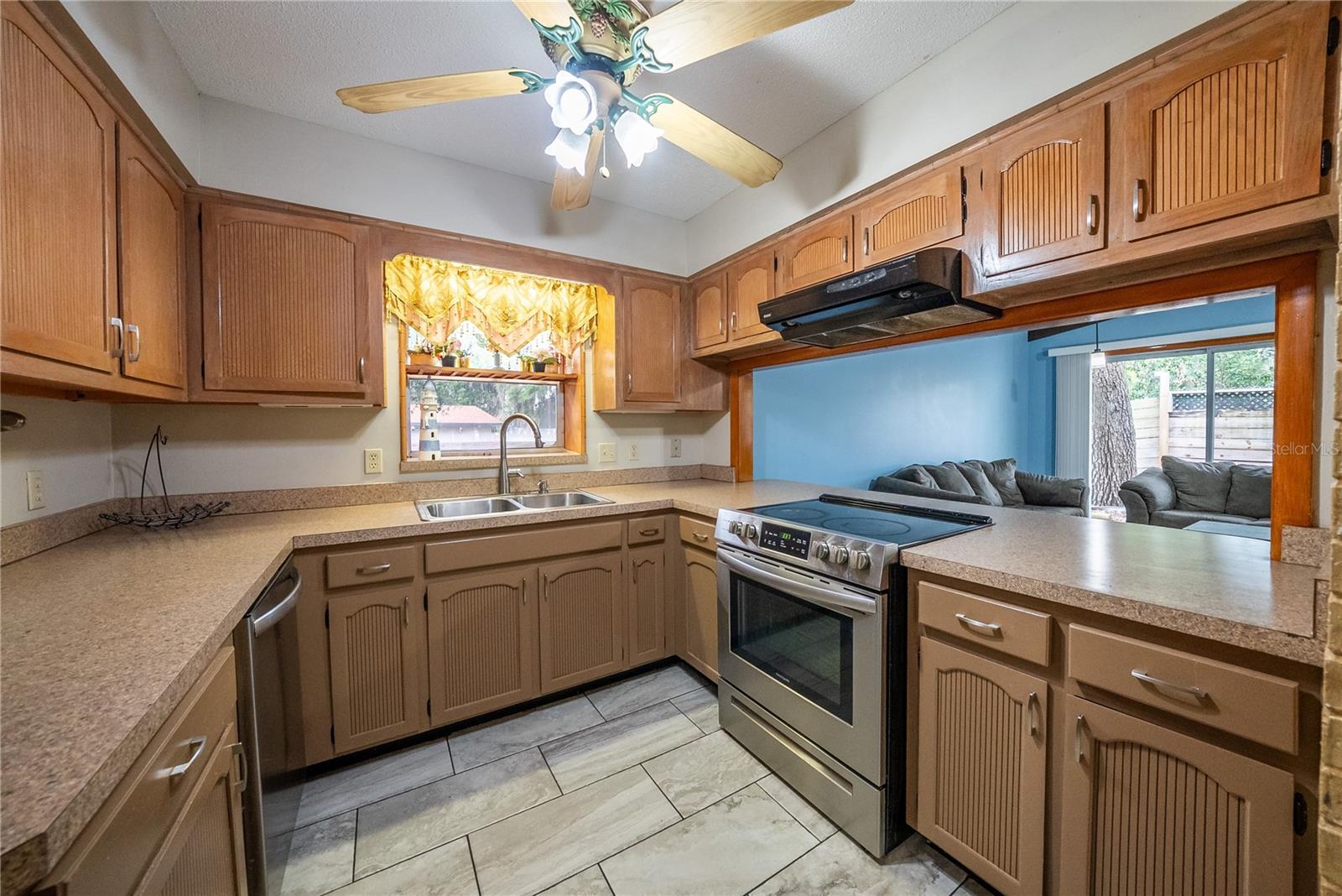 Image 10 of 57 For 12 Spring Lake Way