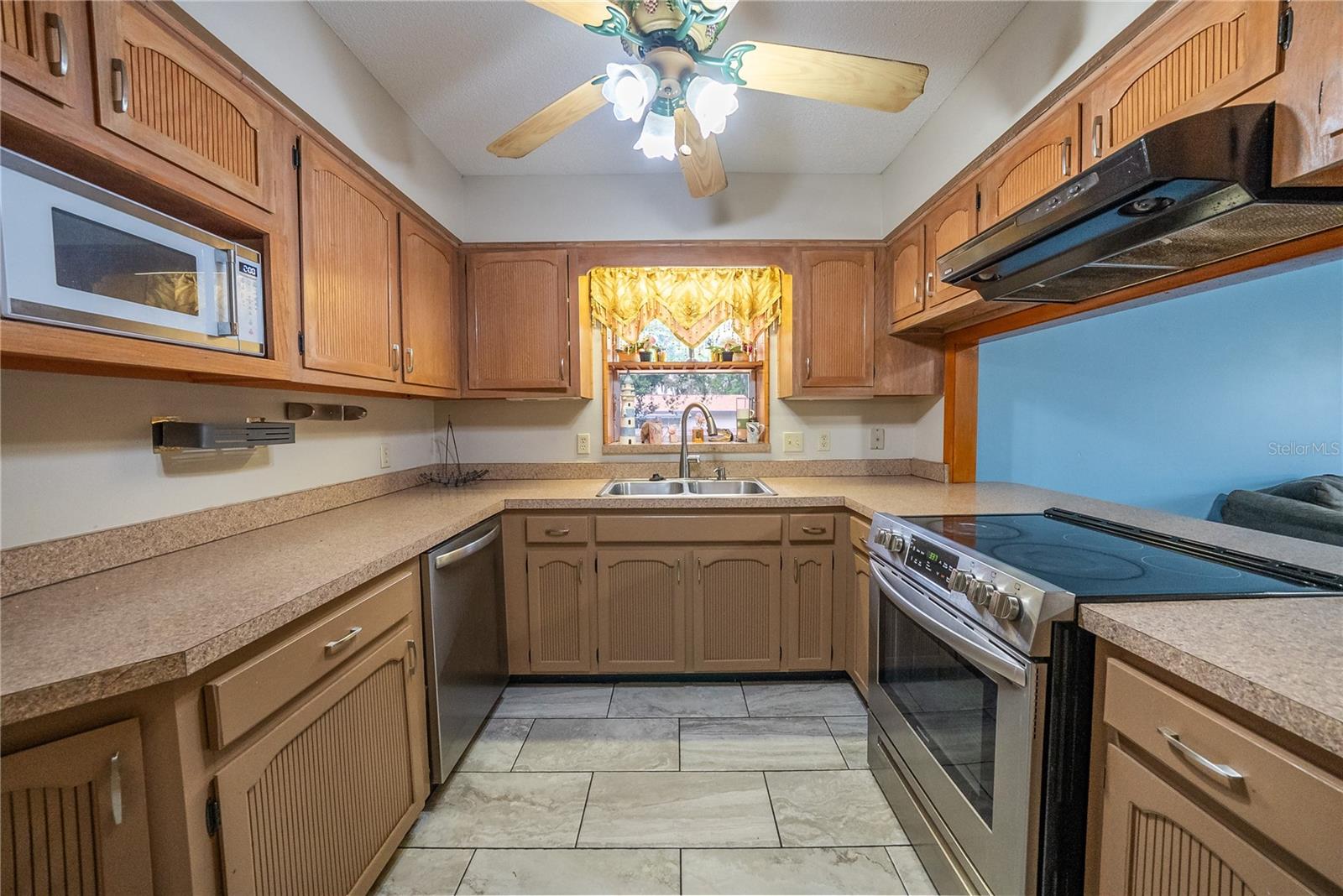 Image 11 of 57 For 12 Spring Lake Way