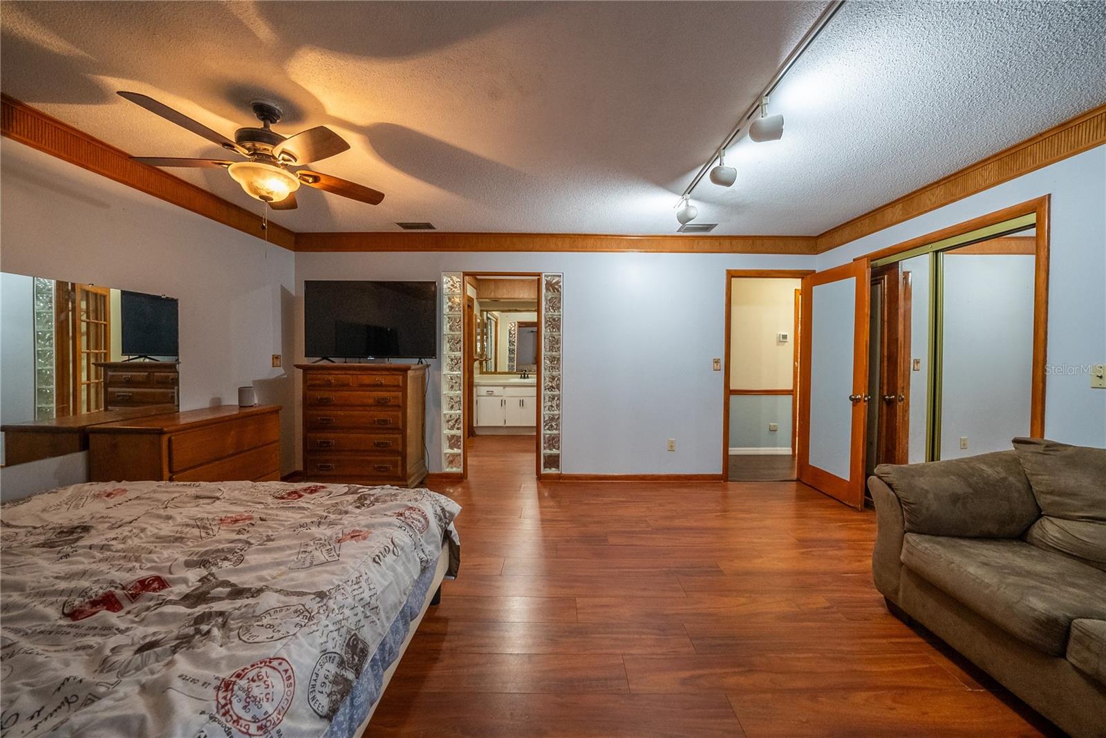 Image 33 of 57 For 12 Spring Lake Way