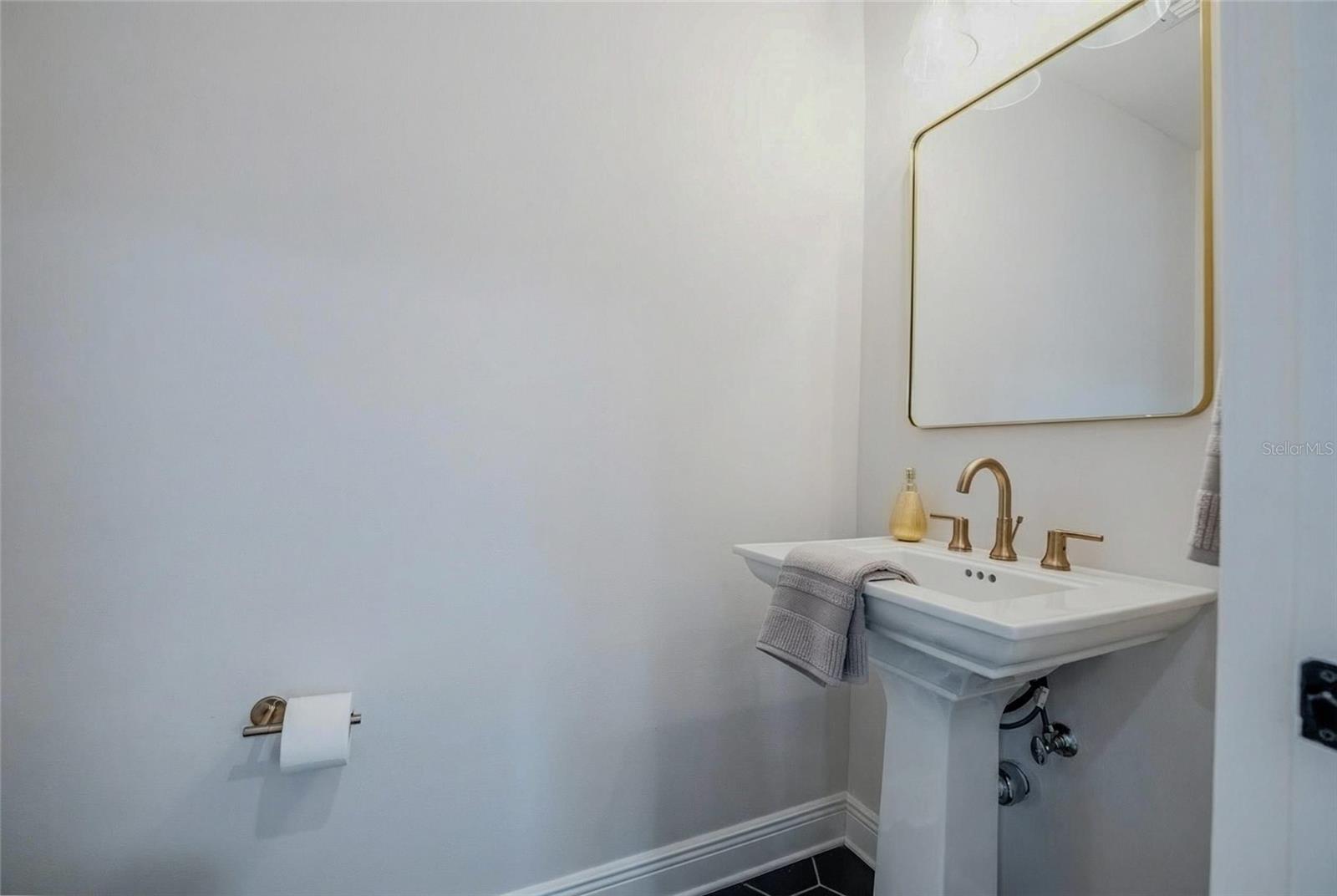 Image 30 of 39 For 129 Watula Avenue