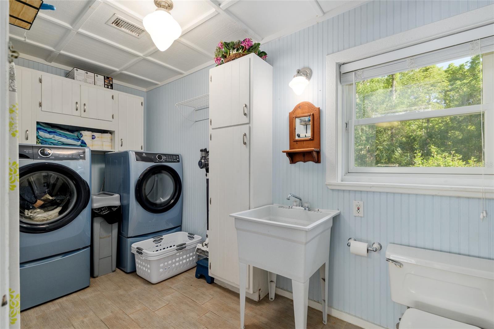 Image 48 of 98 For 400 90th Street