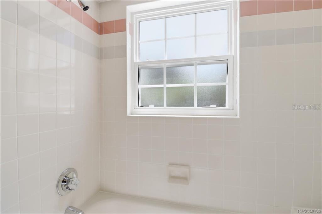 Image 27 of 46 For 13 Bonnie Court N