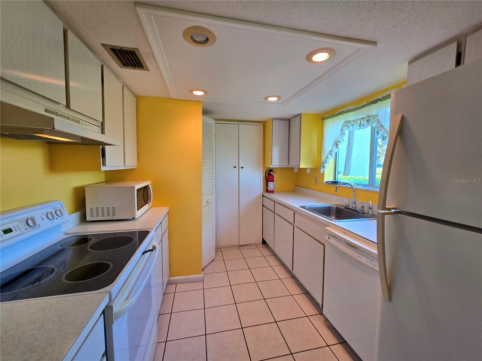 Image 11 of 19 For 582 Fairways Circle A