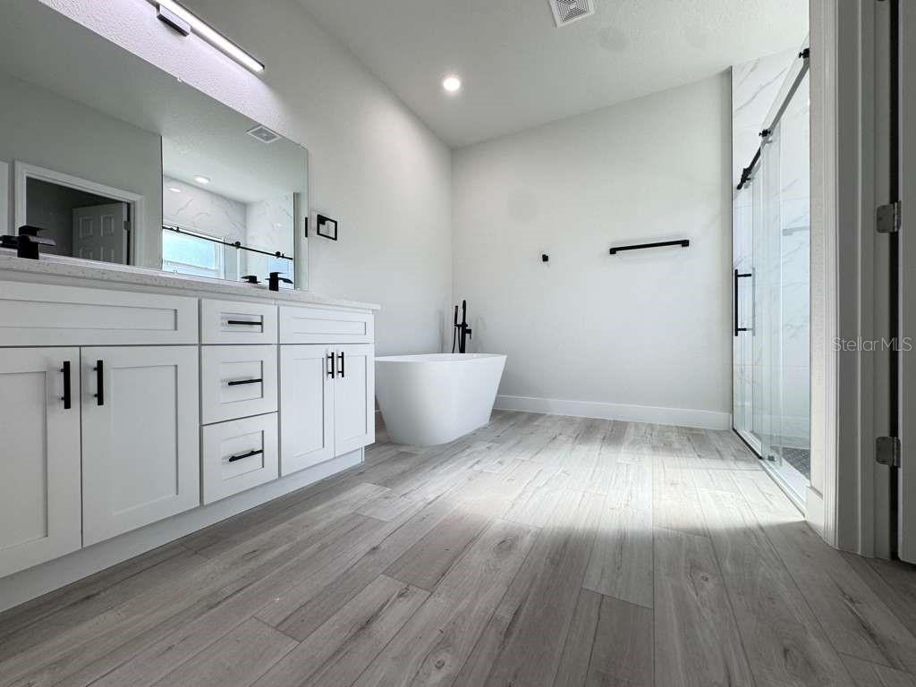 Image 25 of 49 For 4513 170th Street Road