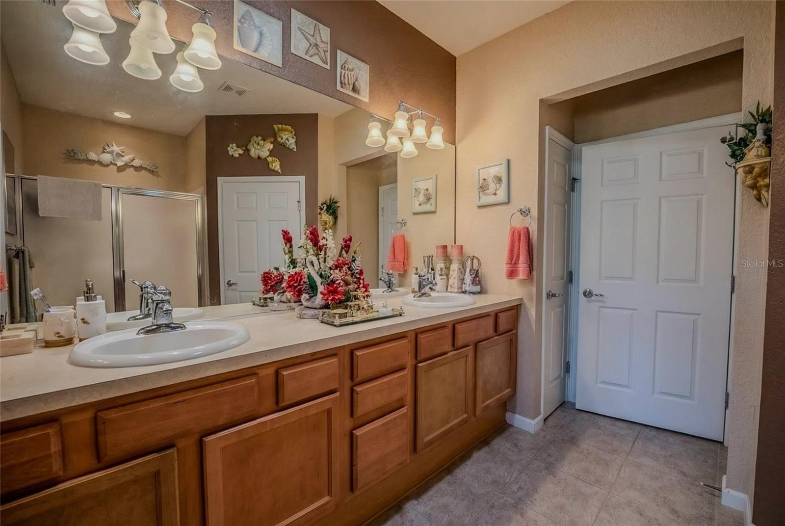 Image 26 of 52 For 9077 70th Loop