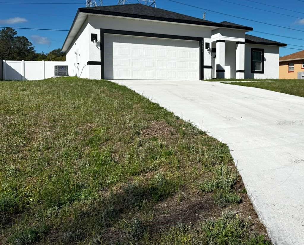 Image 2 of 48 For 17046 Sw 44th Cir