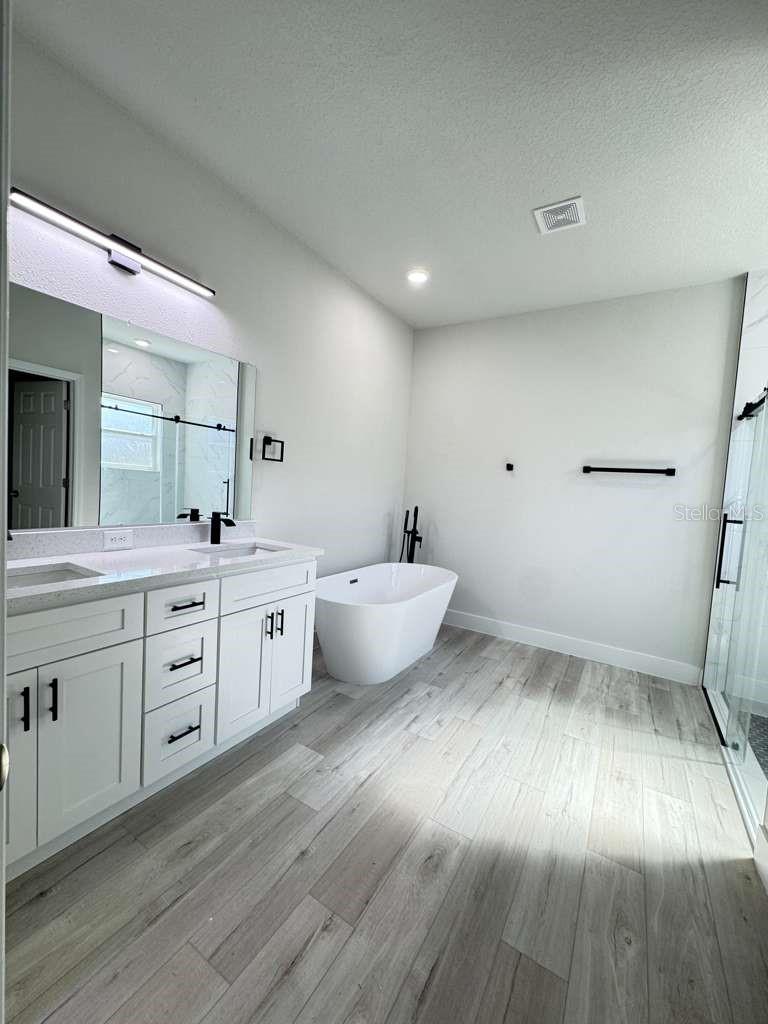 Image 26 of 48 For 17046 Sw 44th Cir