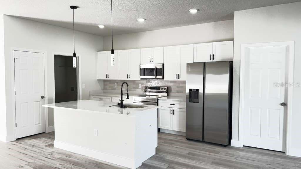 Image 5 of 48 For 17046 Sw 44th Cir