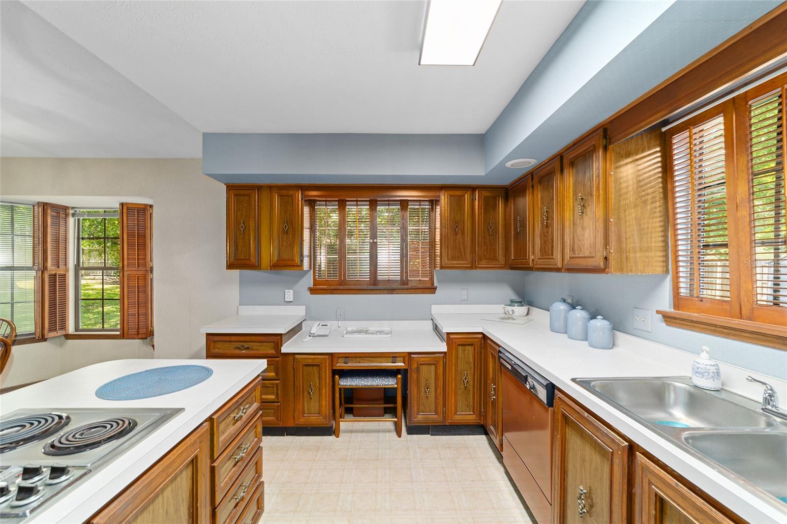 Image 18 of 39 For 3440 28th Court