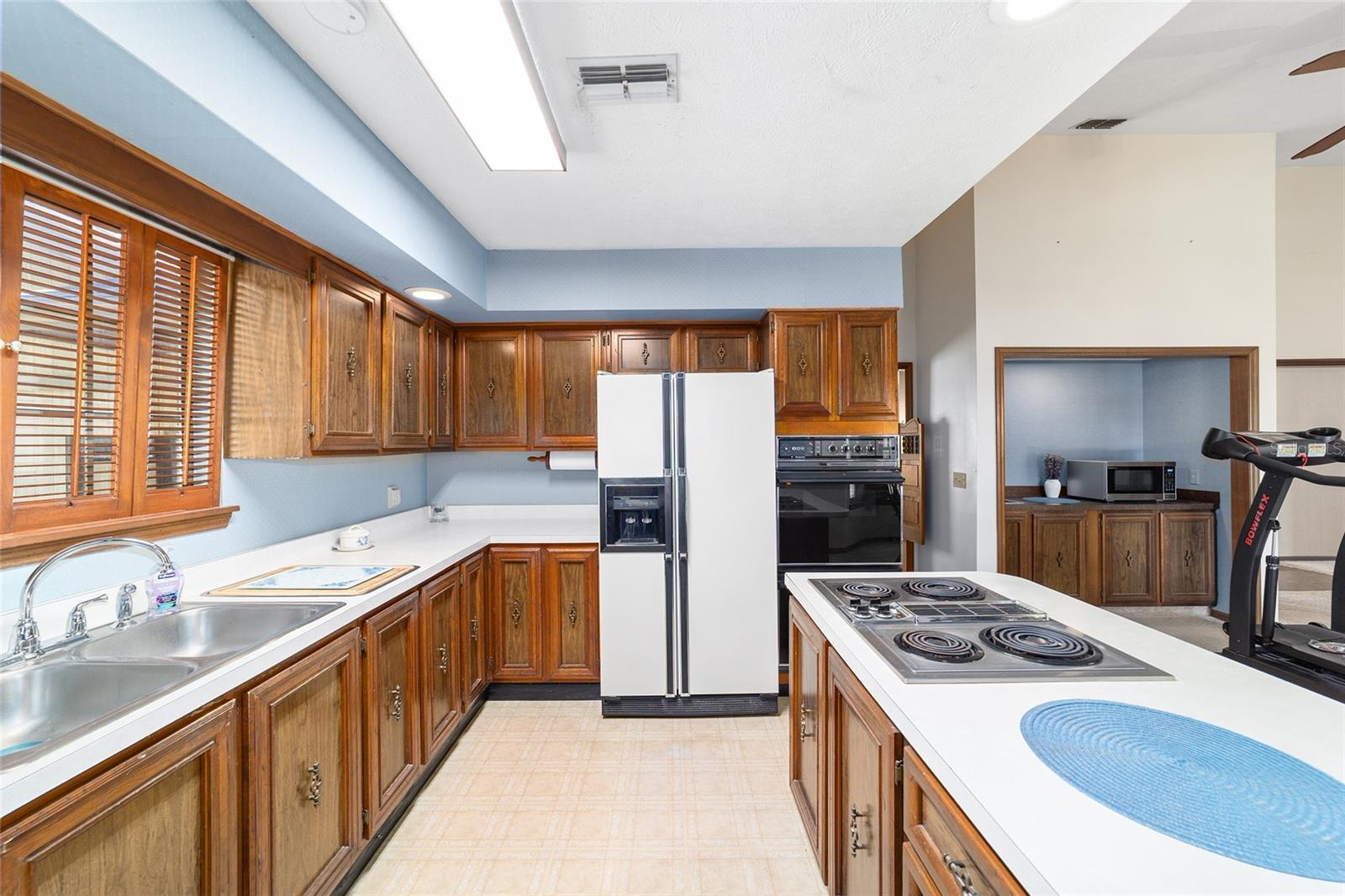 Image 19 of 39 For 3440 28th Court