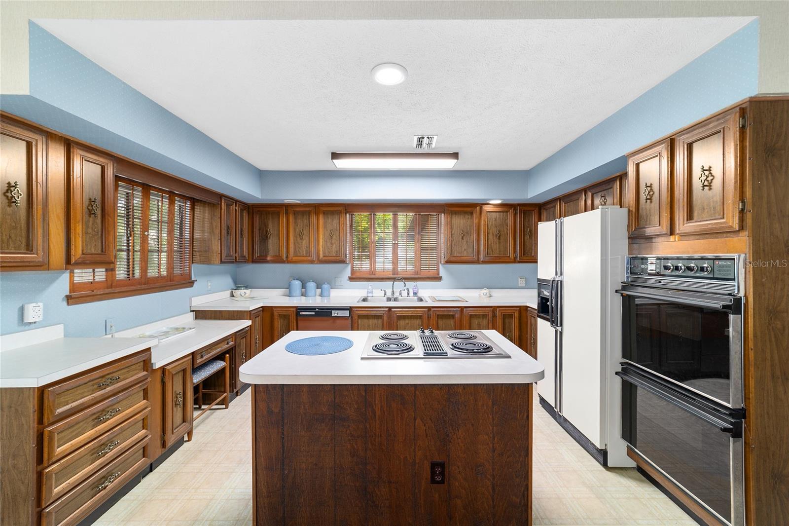 Image 21 of 39 For 3440 28th Court