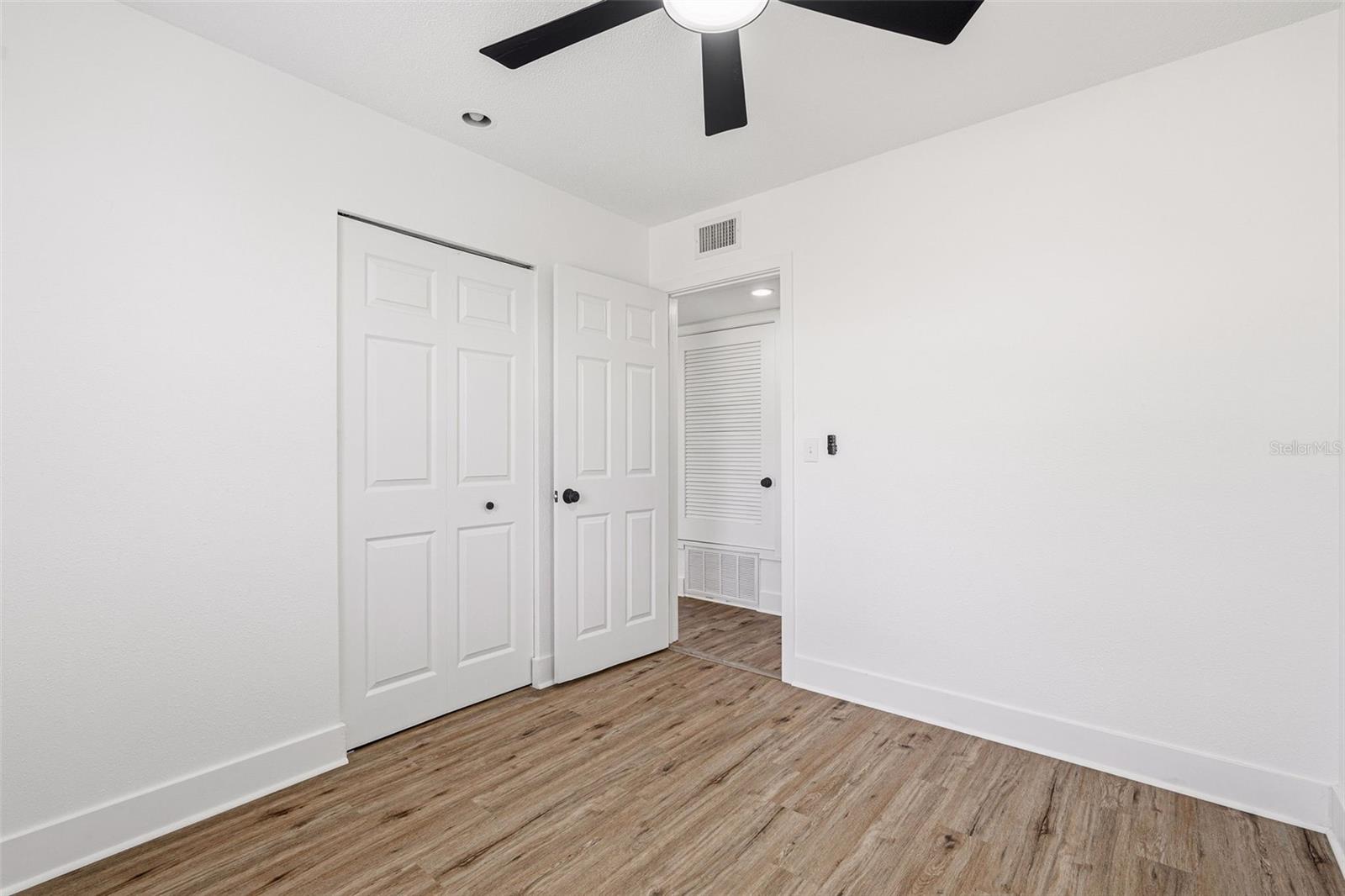 Image 17 of 28 For 5632 Espanola Avenue