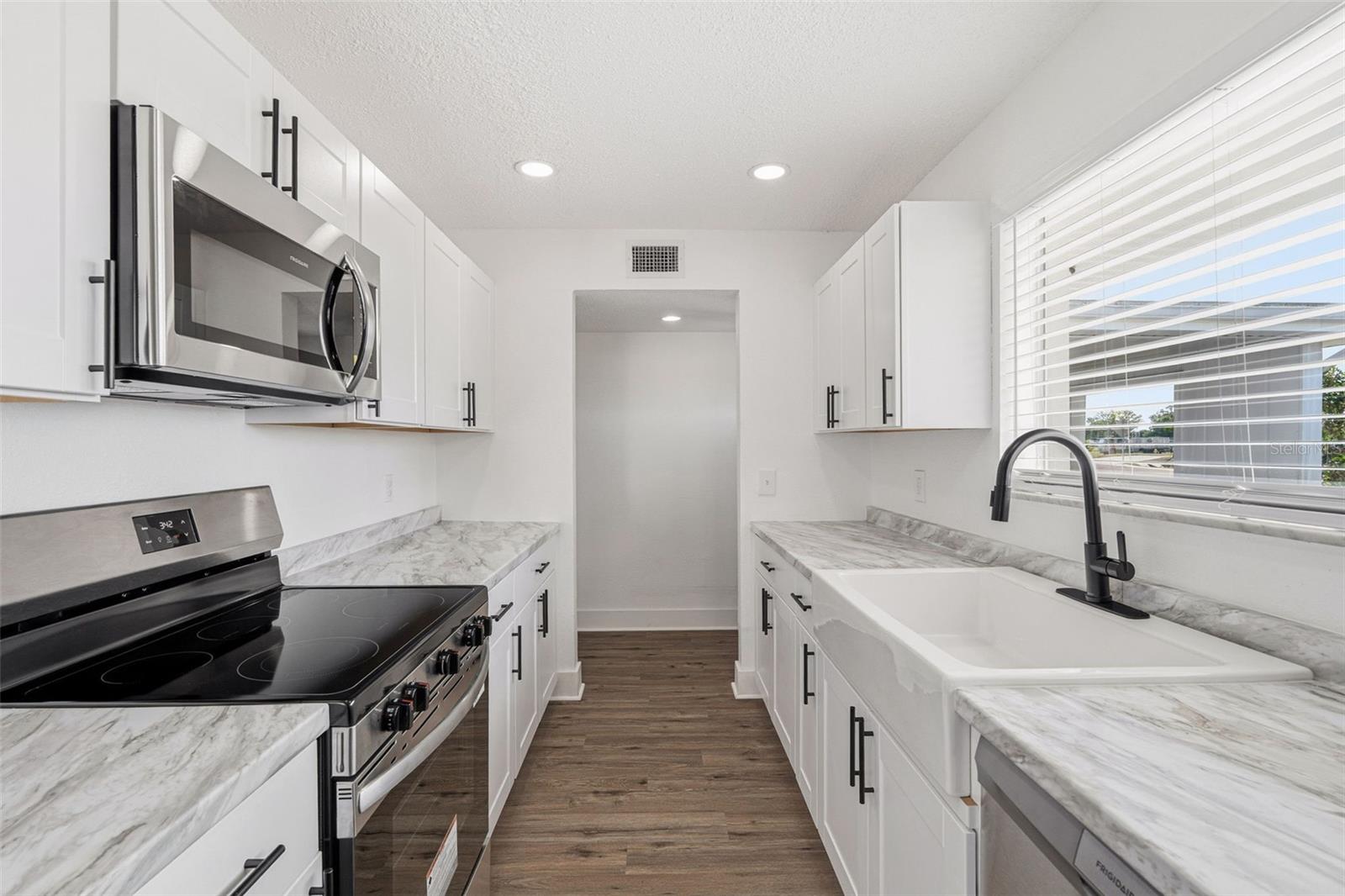 Image 4 of 28 For 5632 Espanola Avenue