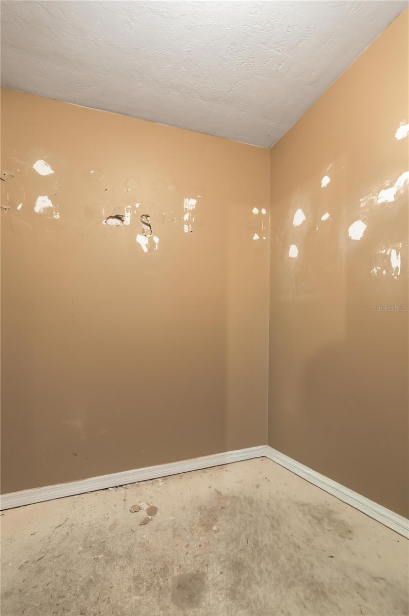 Listing photo id 8 for 3885 28th Terrace