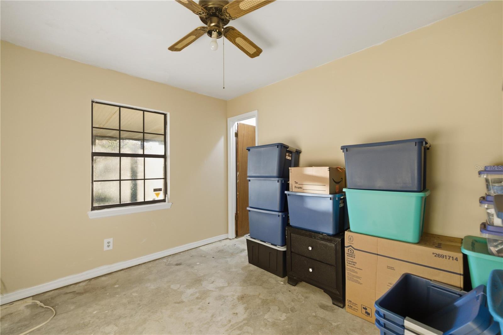 Listing photo id 9 for 3885 28th Terrace