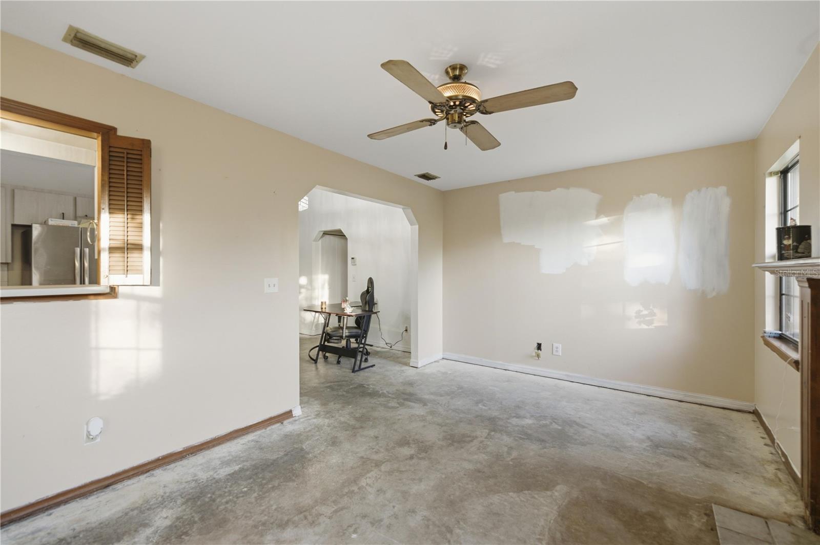 Listing photo id 12 for 3885 28th Terrace