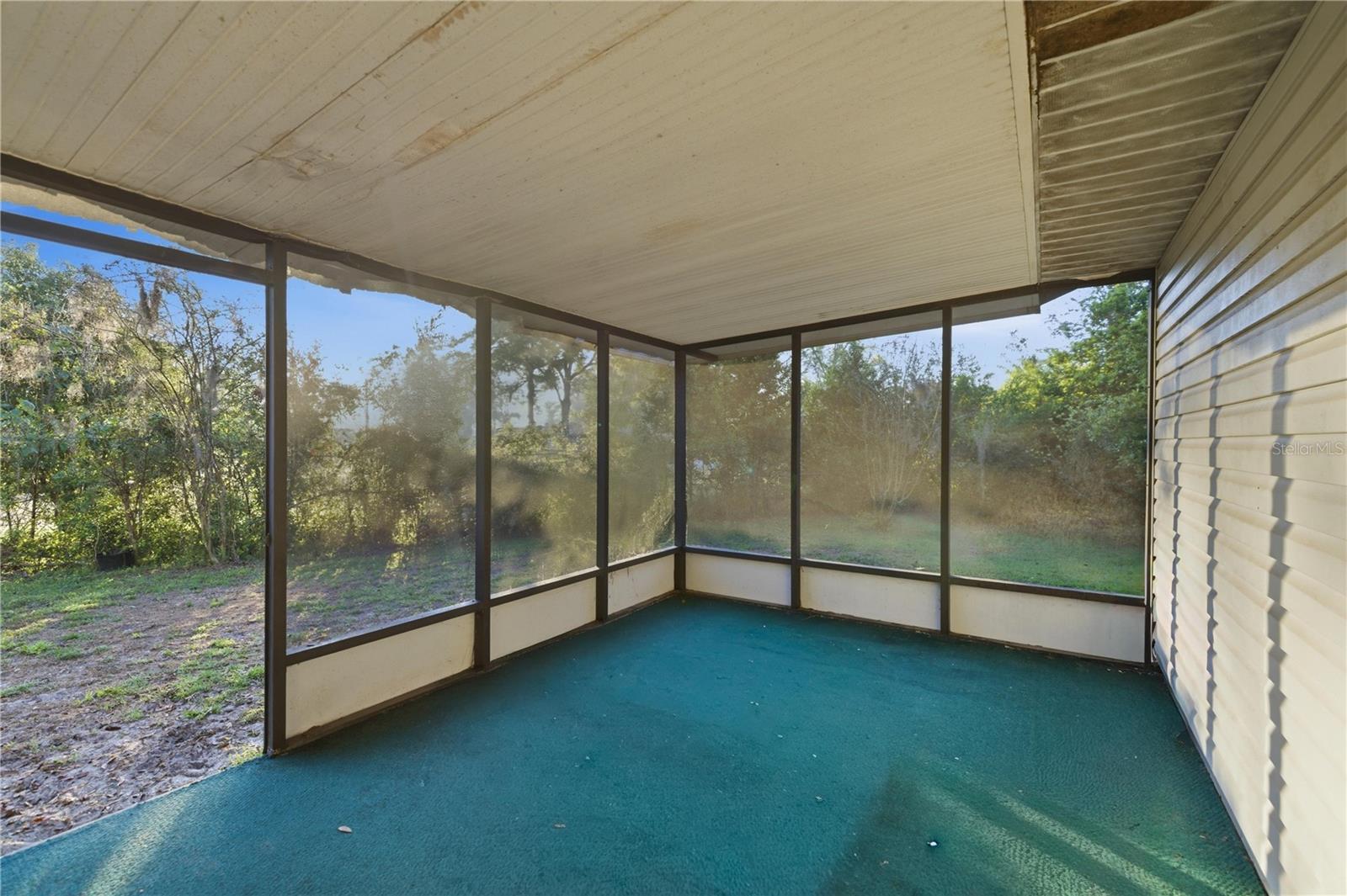 Listing photo id 17 for 3885 28th Terrace