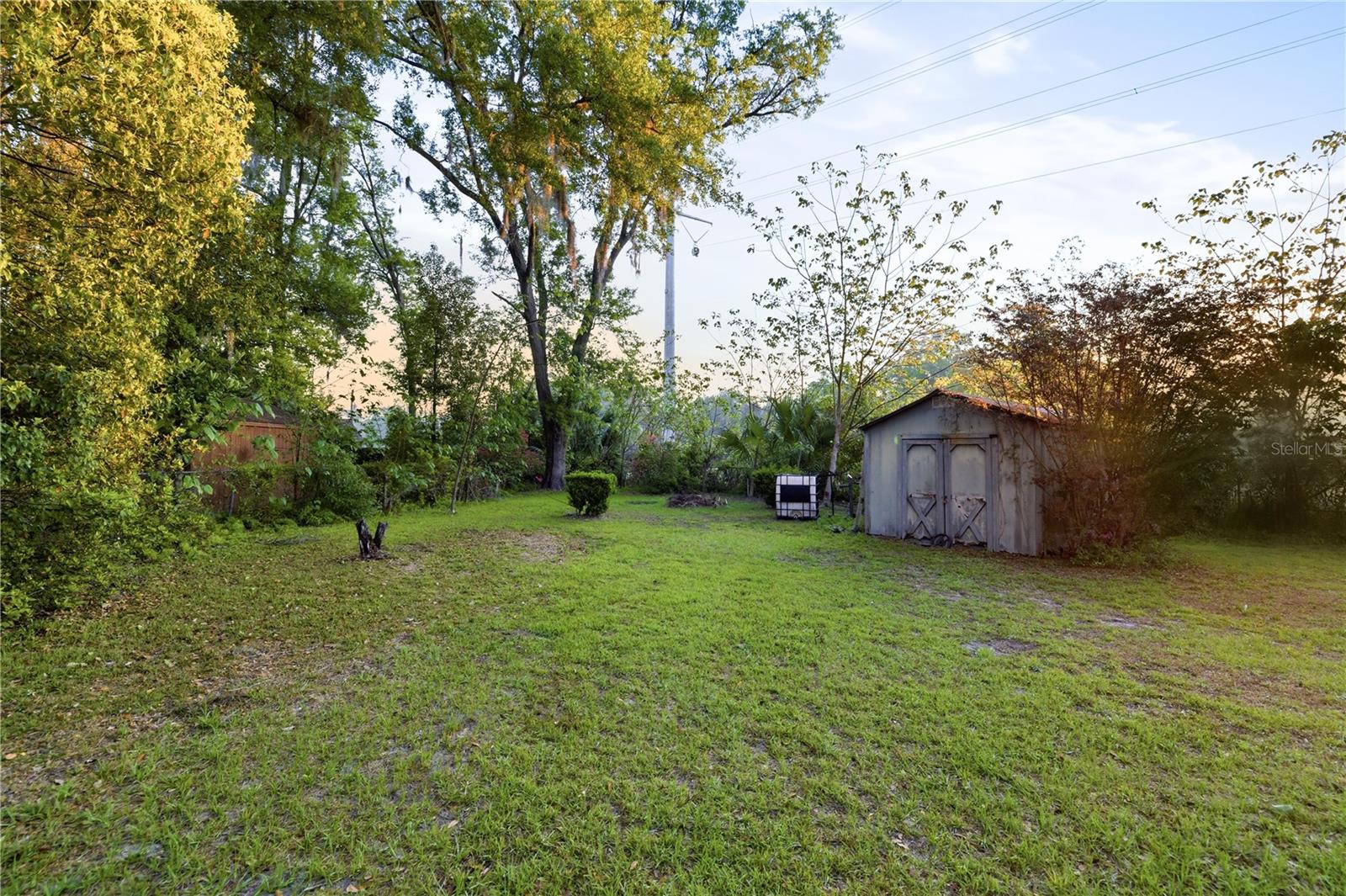 Listing photo id 20 for 3885 28th Terrace