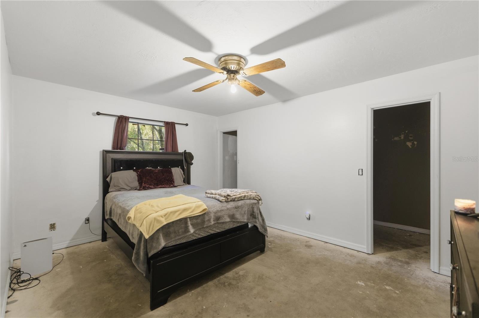 Listing photo id 5 for 3885 28th Terrace