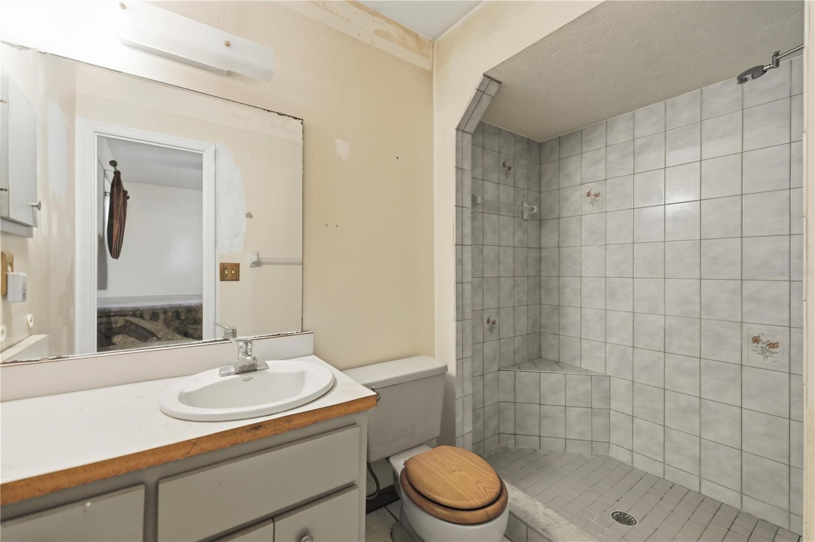 Listing photo id 6 for 3885 28th Terrace