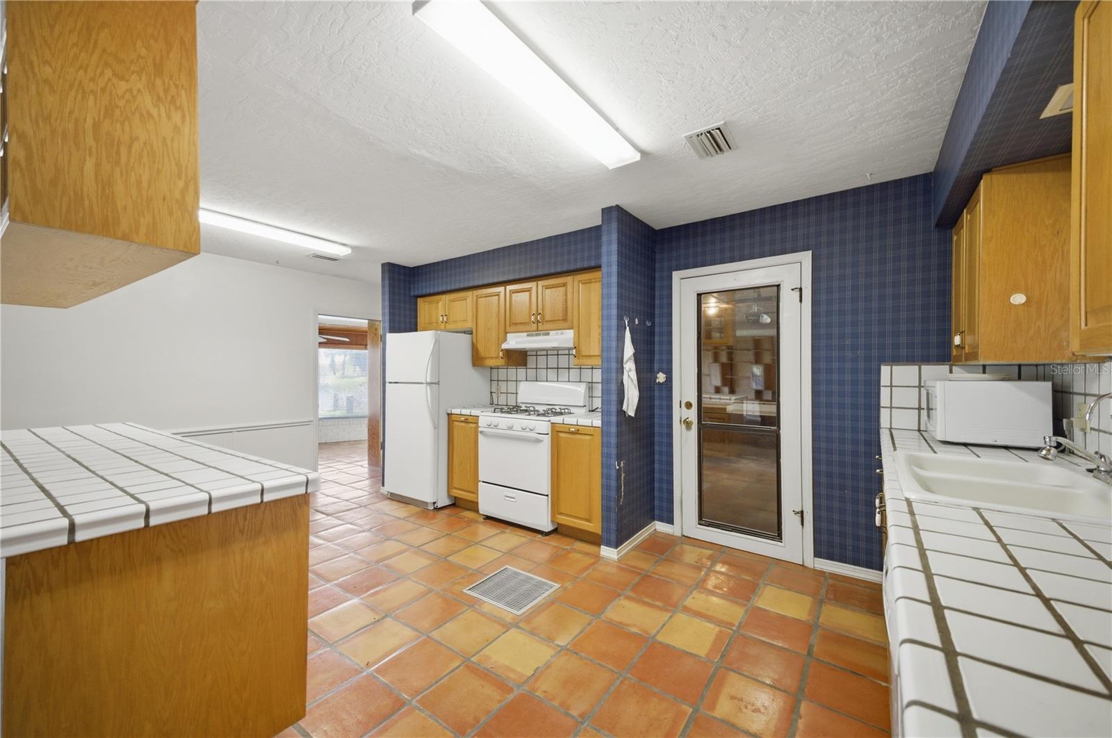 Image 10 of 42 For 21407 39th Court