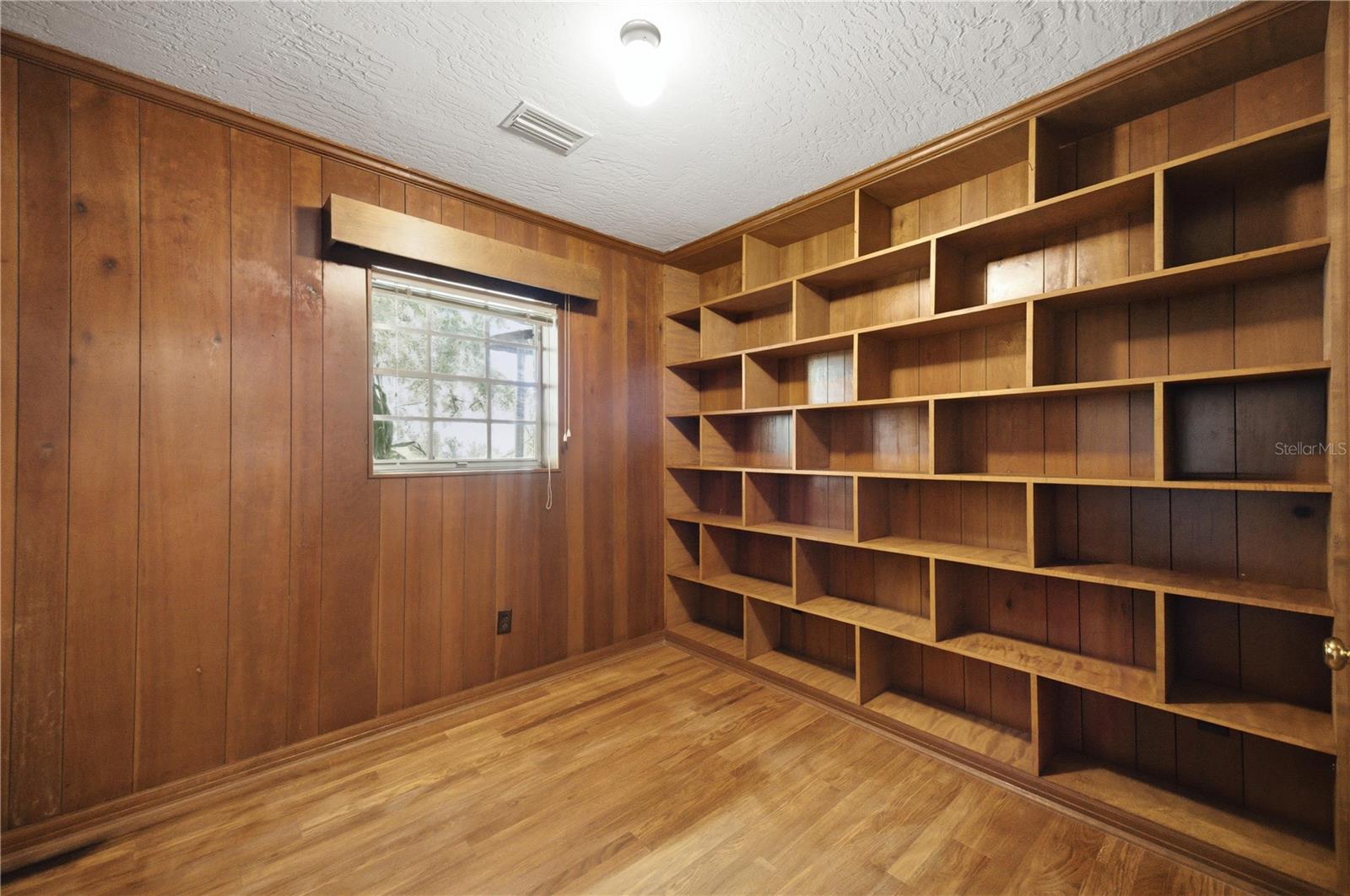 Image 21 of 42 For 21407 39th Court