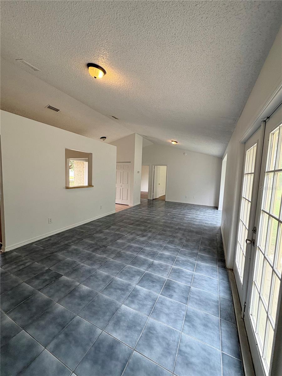 Image 10 of 25 For 28 Oak Run 