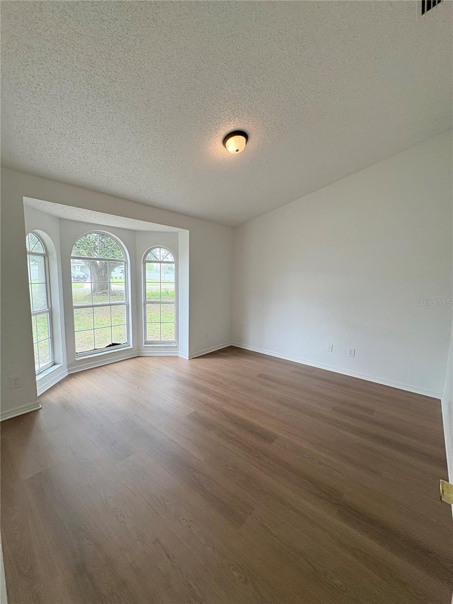 Image 12 of 25 For 28 Oak Run 