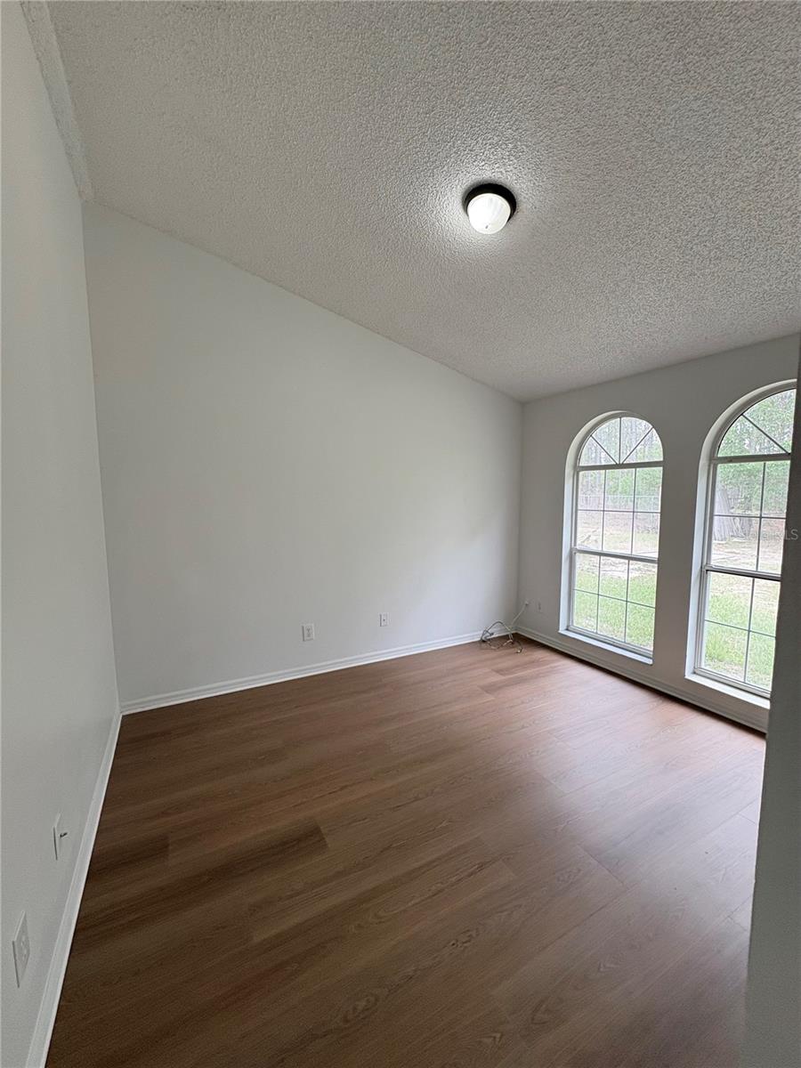 Image 15 of 25 For 28 Oak Run 