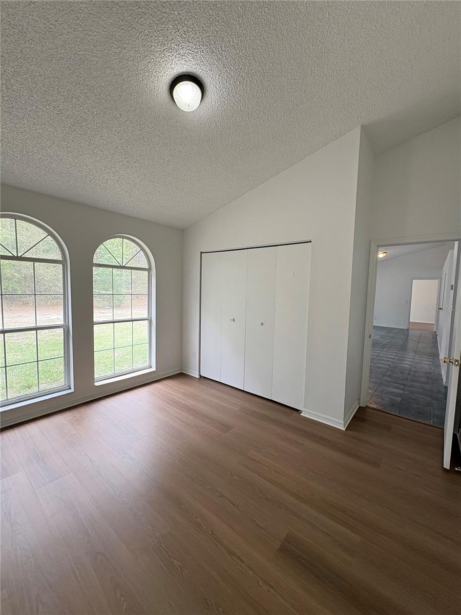 Image 16 of 25 For 28 Oak Run 