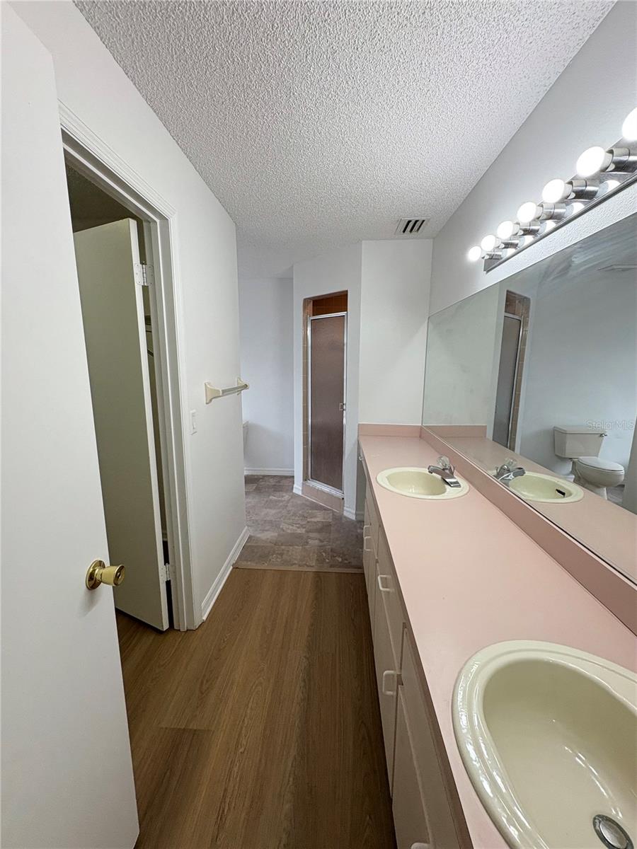 Image 20 of 25 For 28 Oak Run 