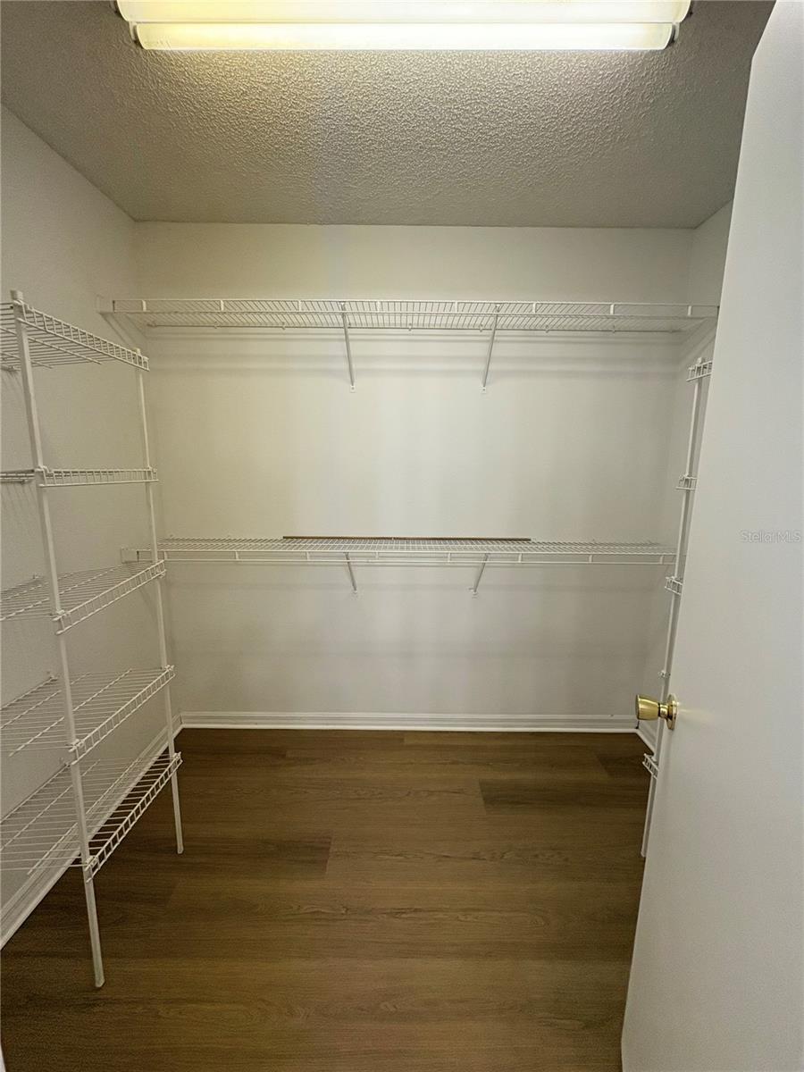 Image 21 of 25 For 28 Oak Run 