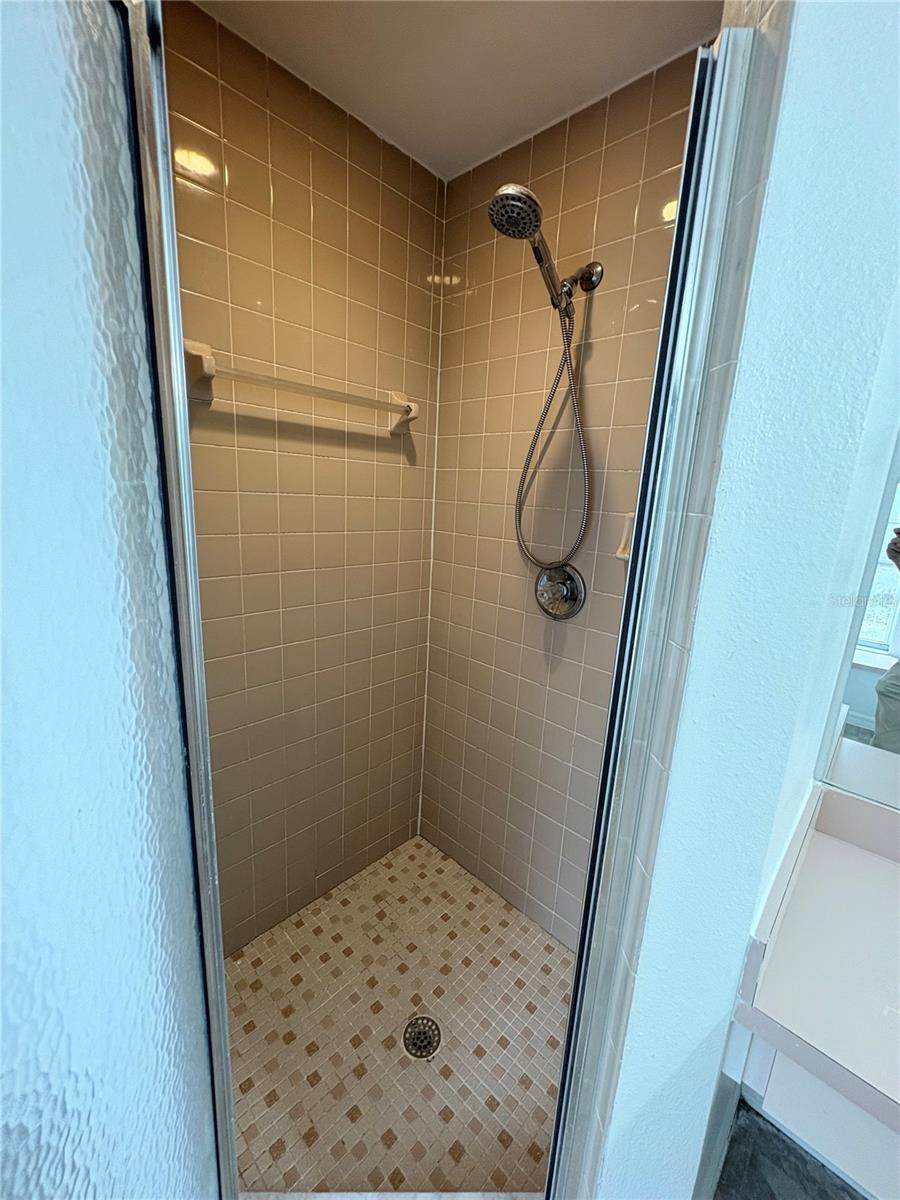 Image 23 of 25 For 28 Oak Run 