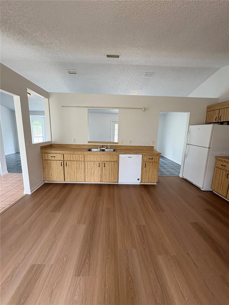 Image 6 of 25 For 28 Oak Run 