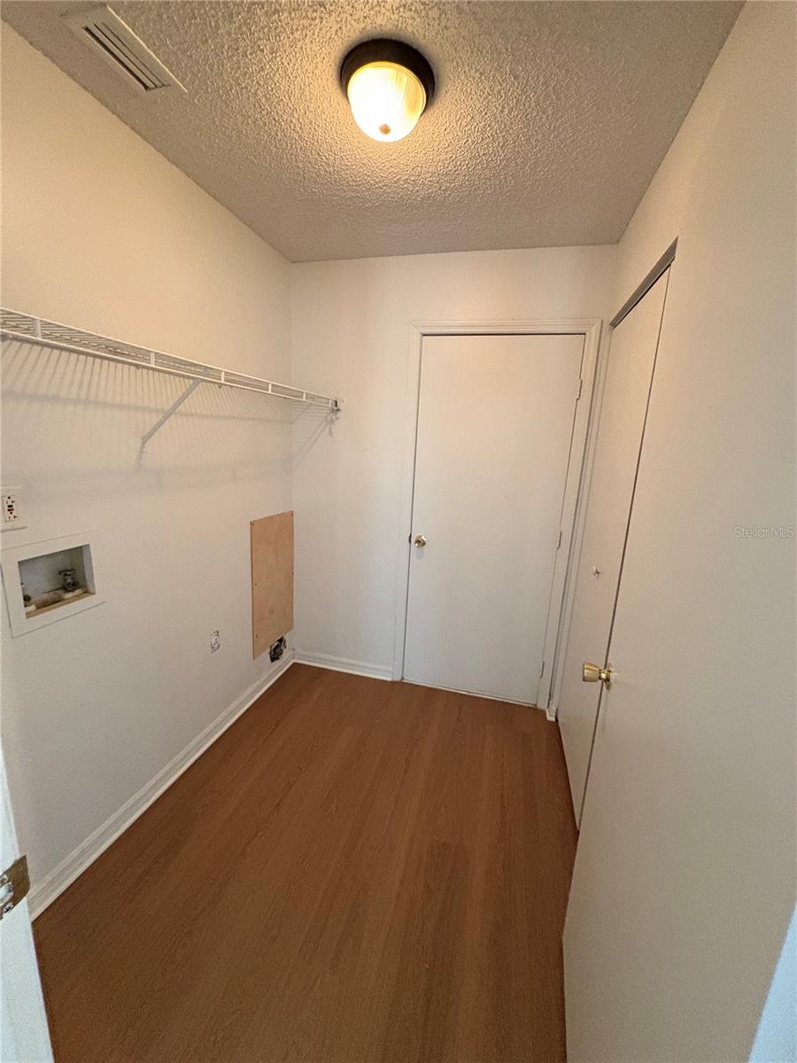 Image 7 of 25 For 28 Oak Run 