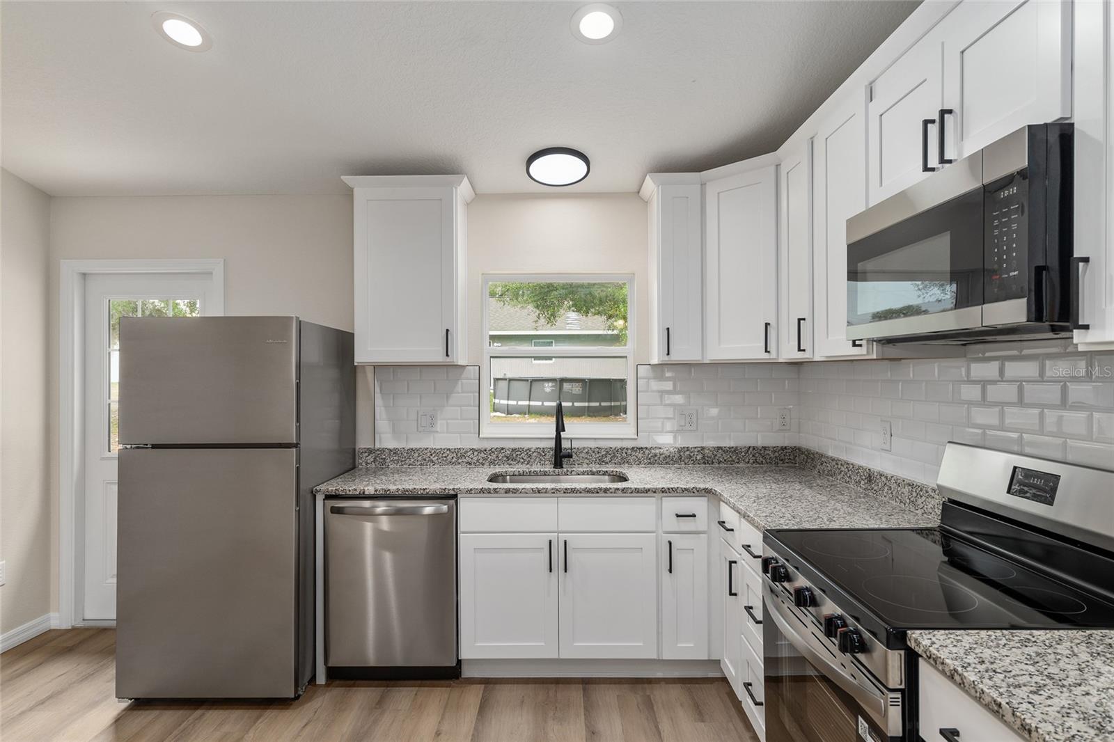 Image 11 of 39 For 13885 101st Street