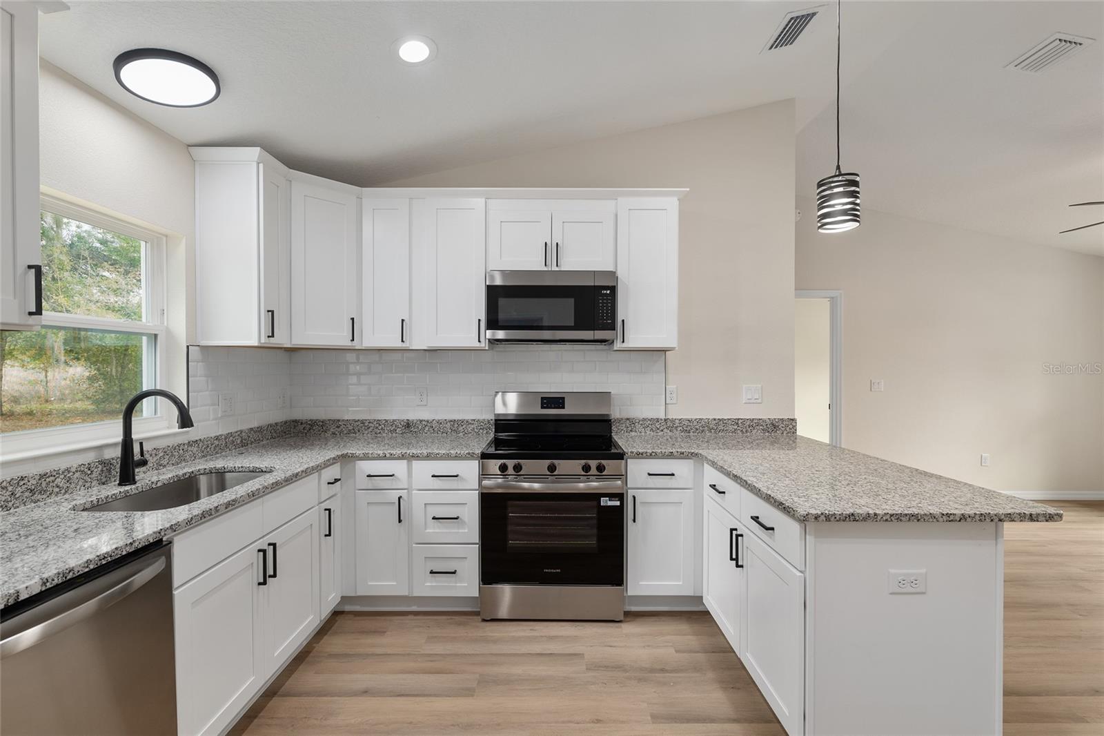 Image 12 of 39 For 13885 101st Street