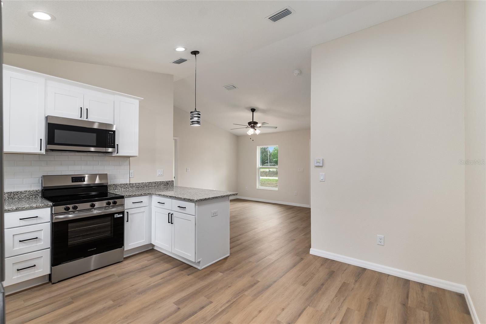 Image 15 of 39 For 13885 101st Street