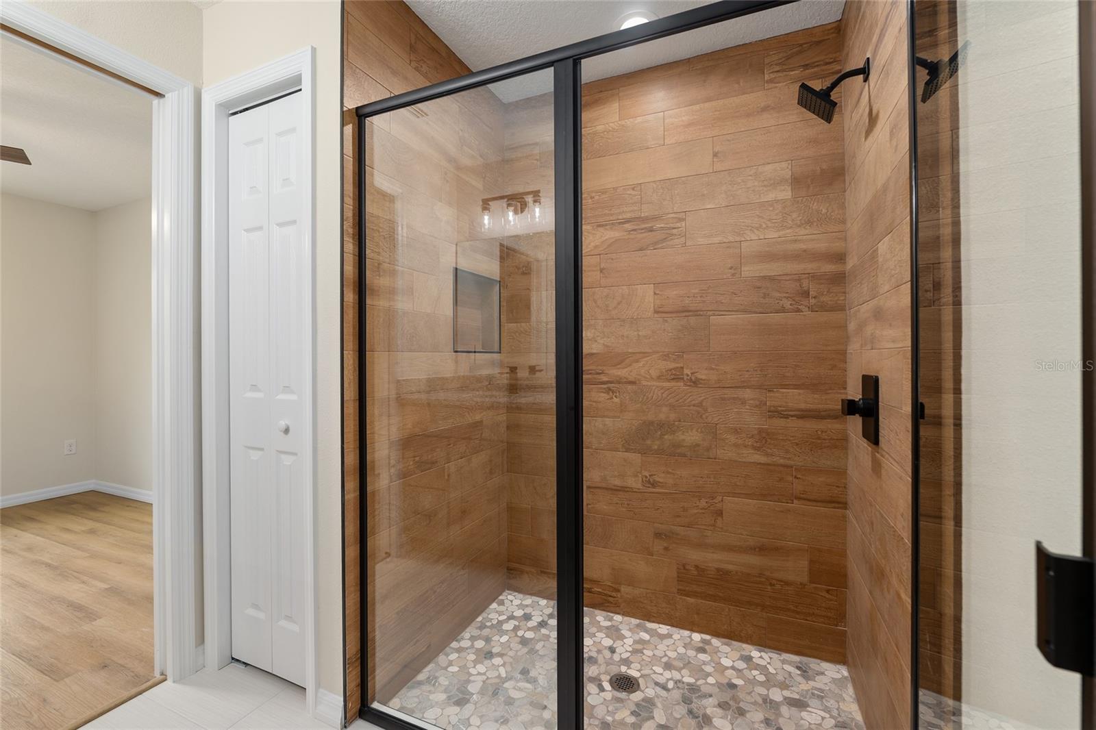 Image 23 of 39 For 13885 101st Street