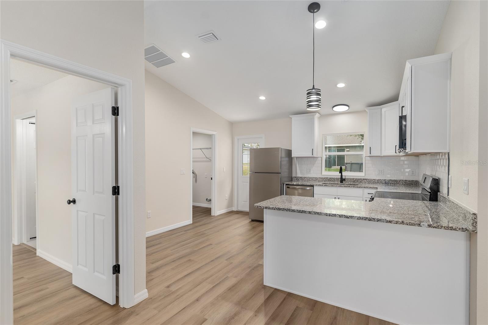 Image 7 of 39 For 13885 101st Street