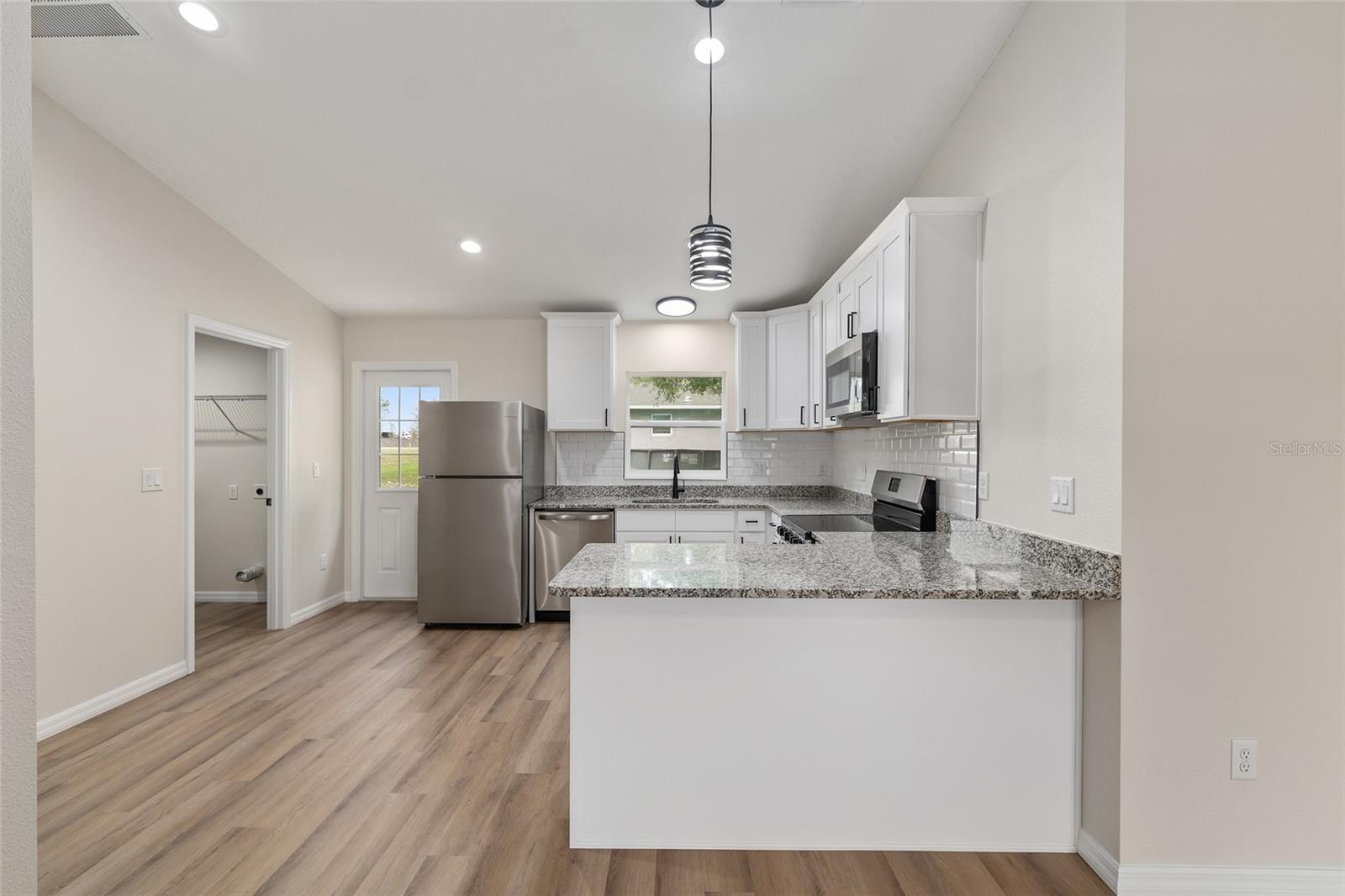 Image 8 of 39 For 13885 101st Street