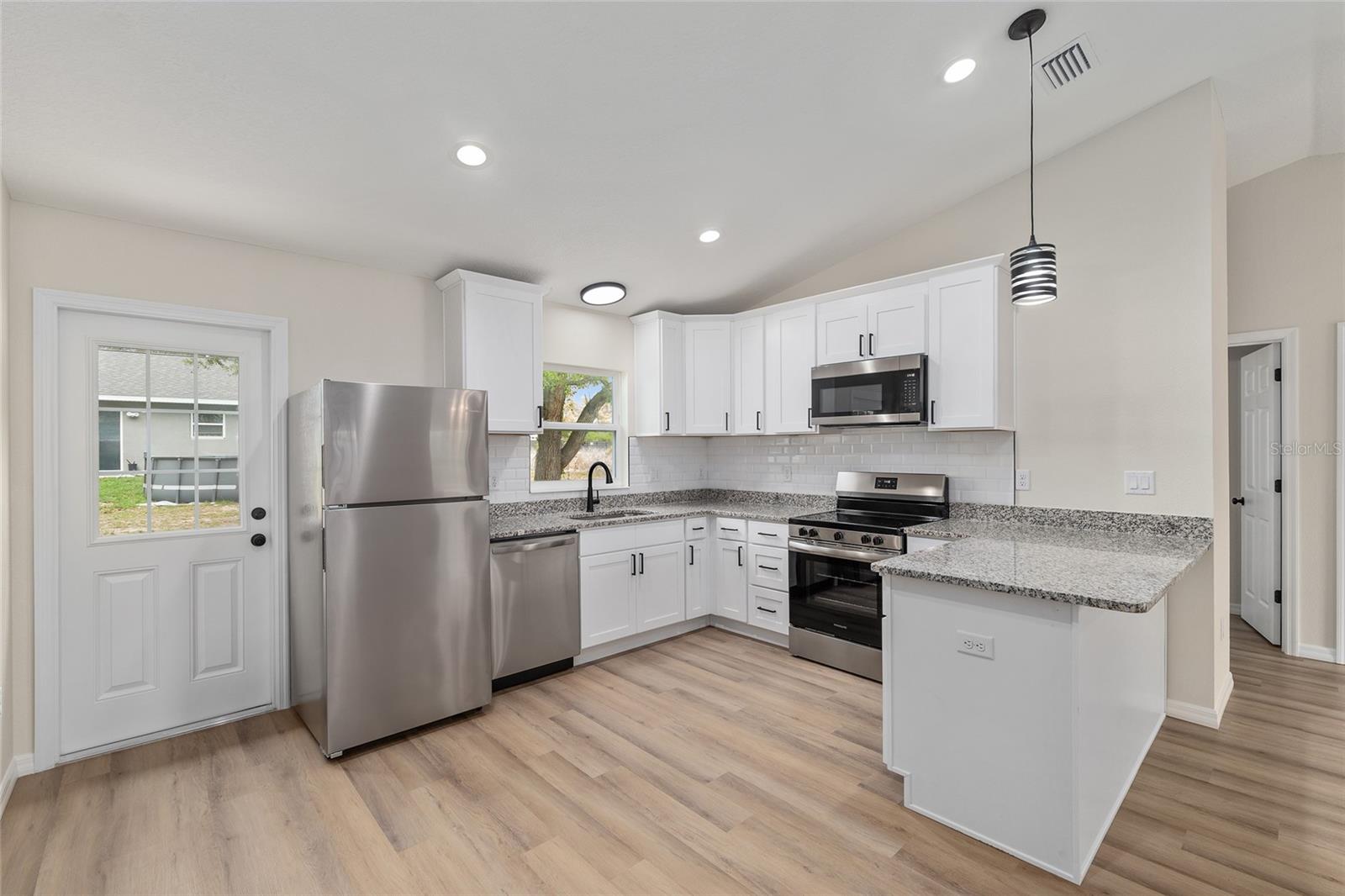 Image 9 of 39 For 13885 101st Street