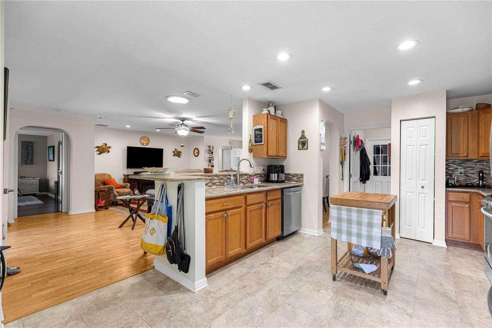 Image 12 of 37 For 8090 81st Loop