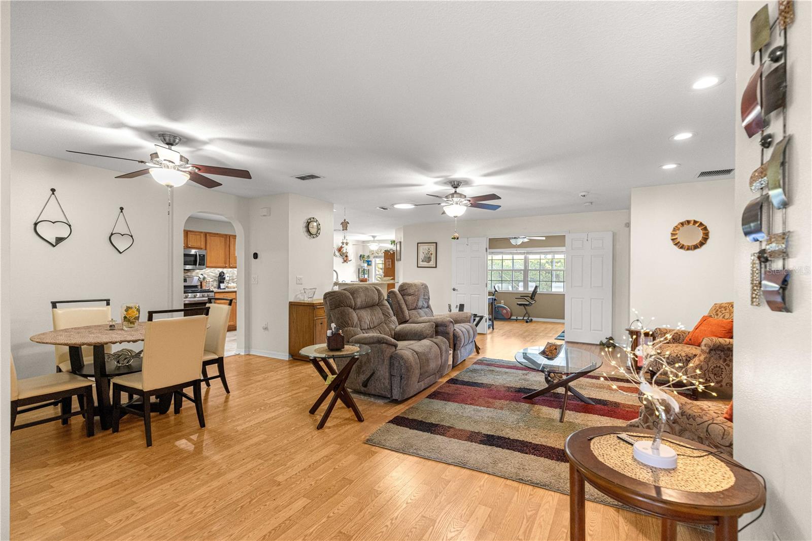 Image 15 of 37 For 8090 81st Loop