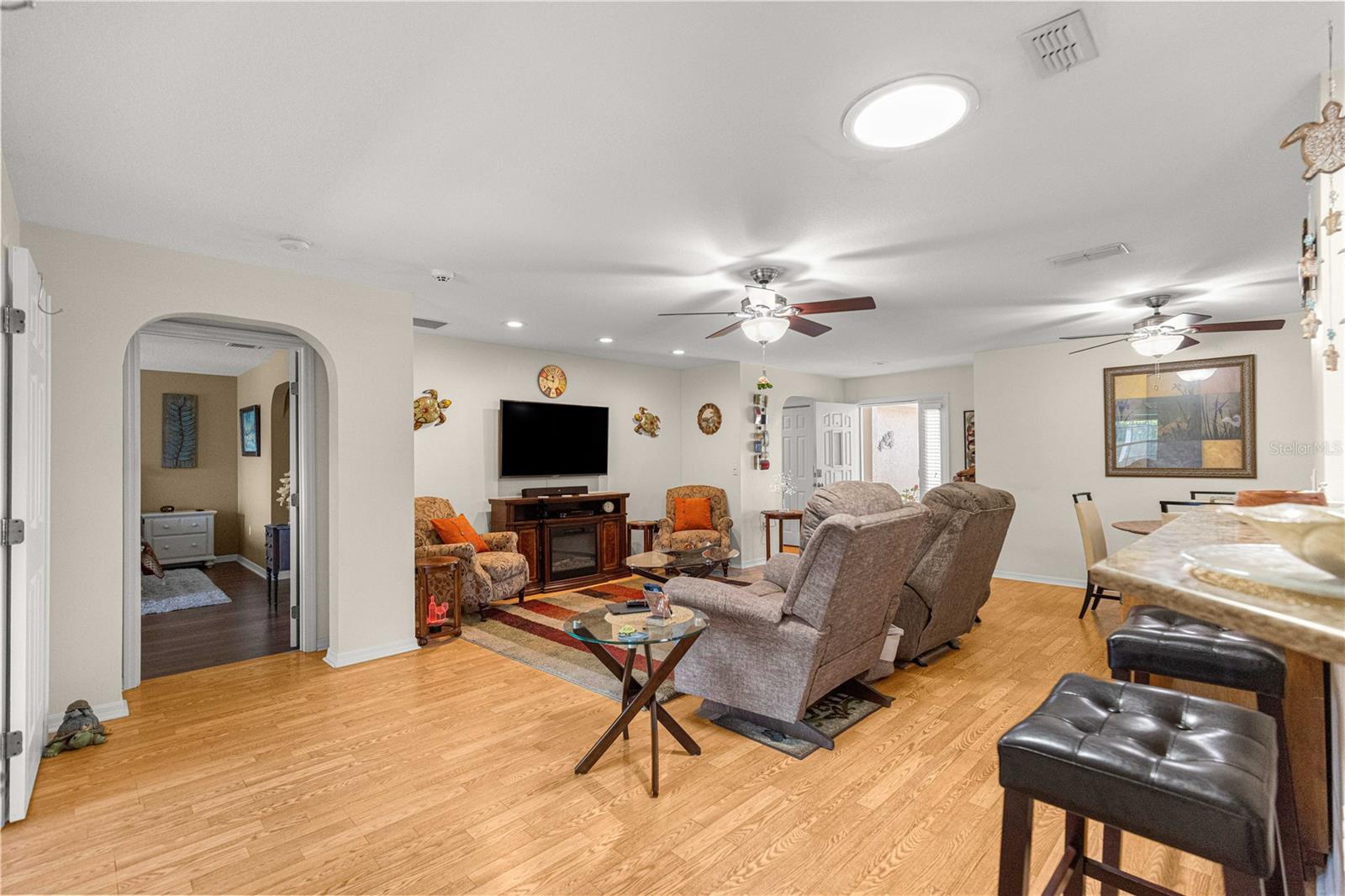 Image 16 of 37 For 8090 81st Loop