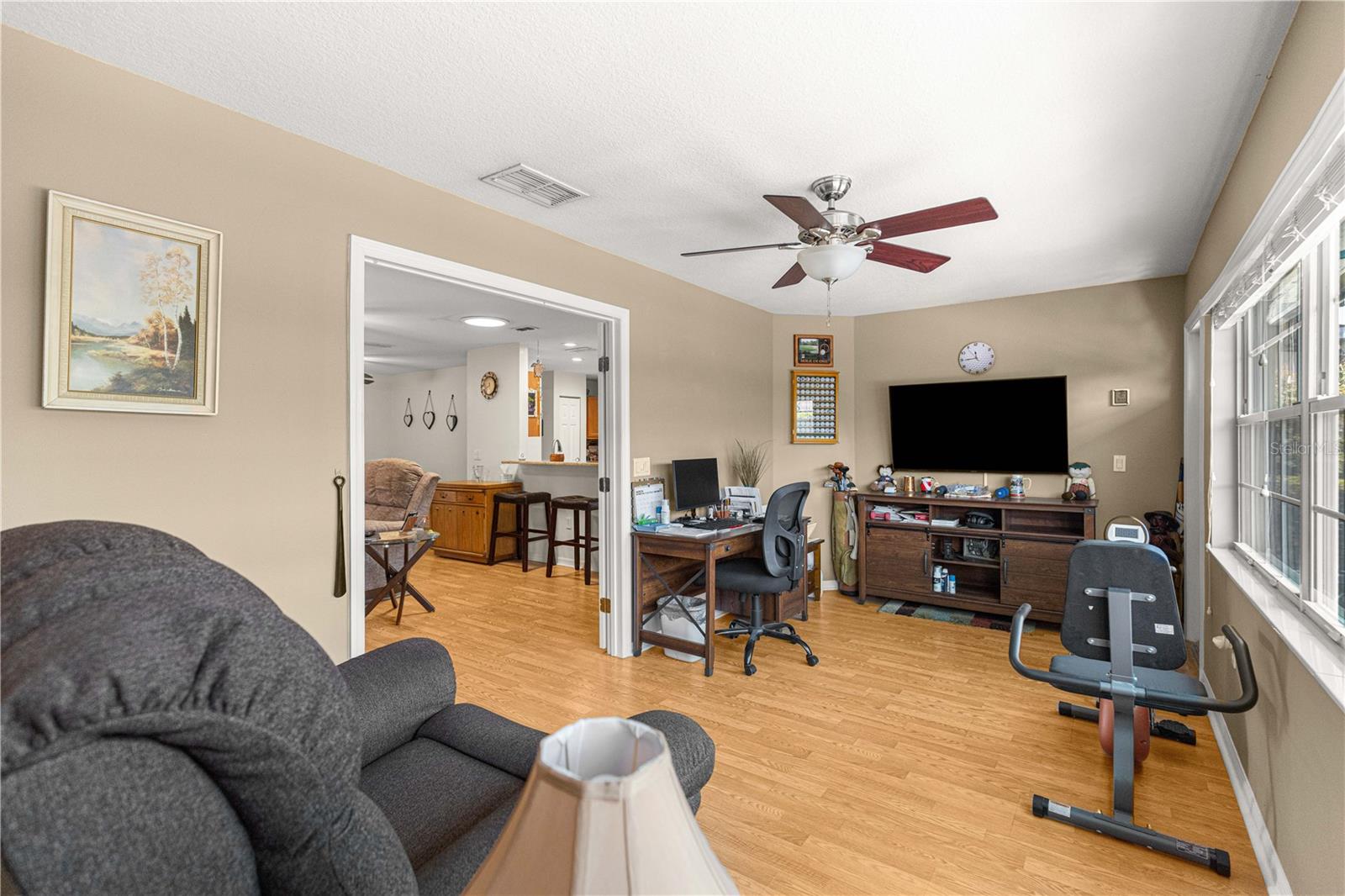 Image 21 of 37 For 8090 81st Loop