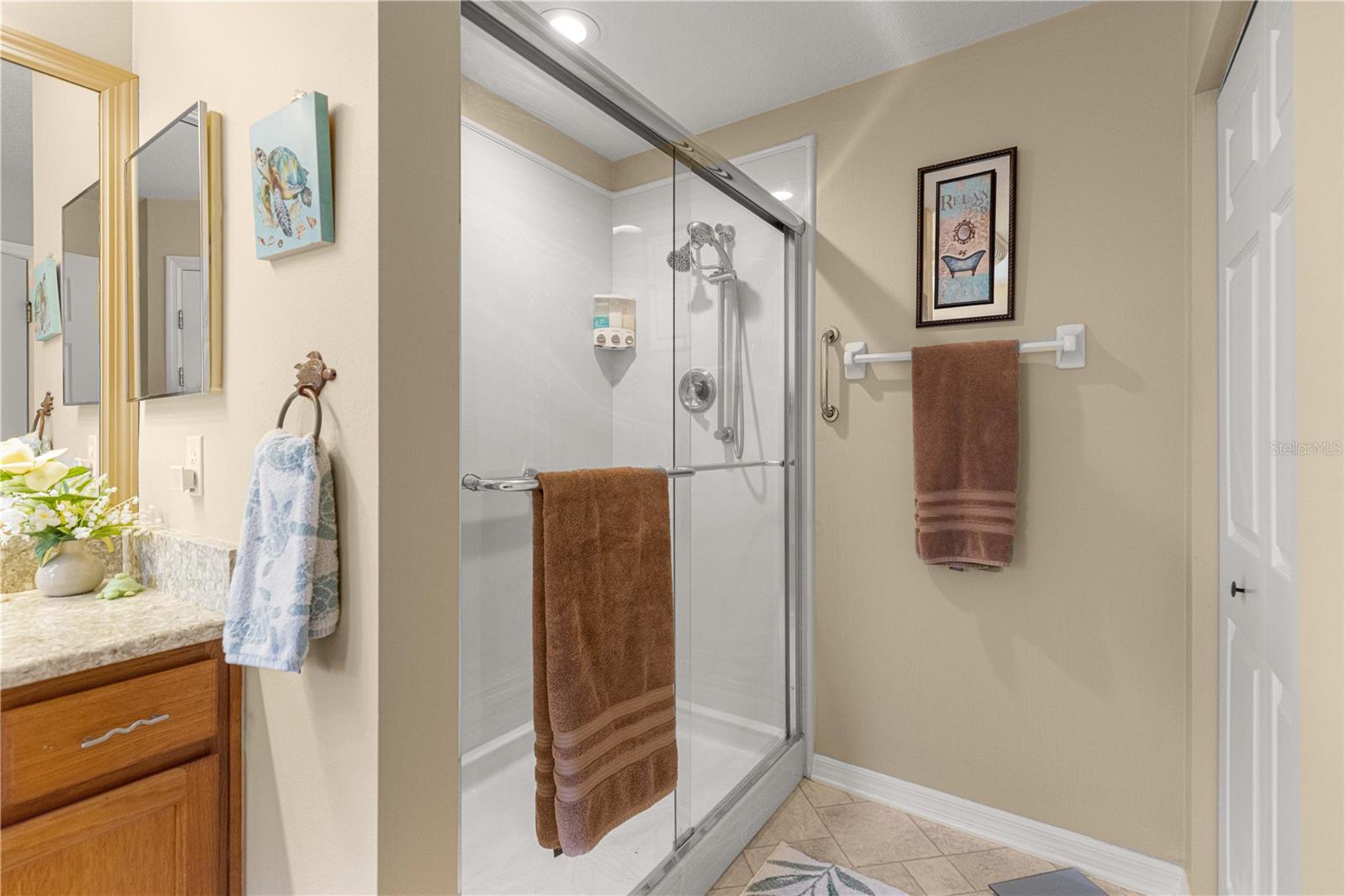 Image 23 of 37 For 8090 81st Loop